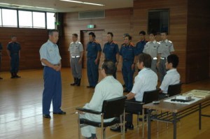 市民と枚方市上下水道局に感謝状を贈呈
